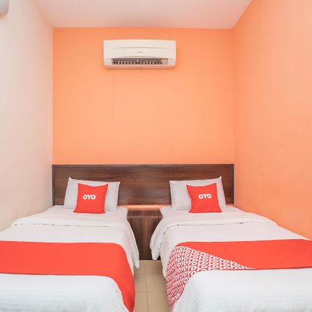 Kampong Pasir Bogak Oyo 44078 The Island Hotel מראה חיצוני תמונה