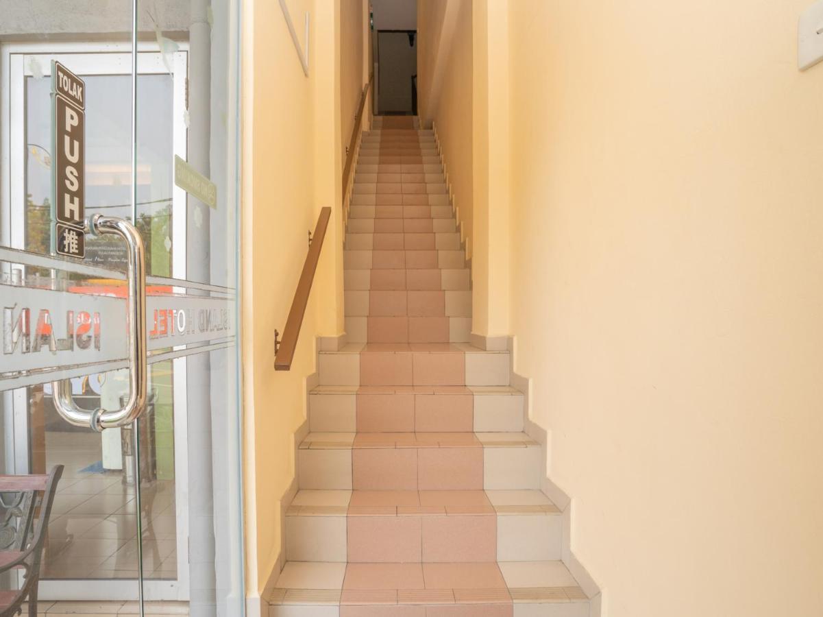Kampong Pasir Bogak Oyo 44078 The Island Hotel מראה חיצוני תמונה