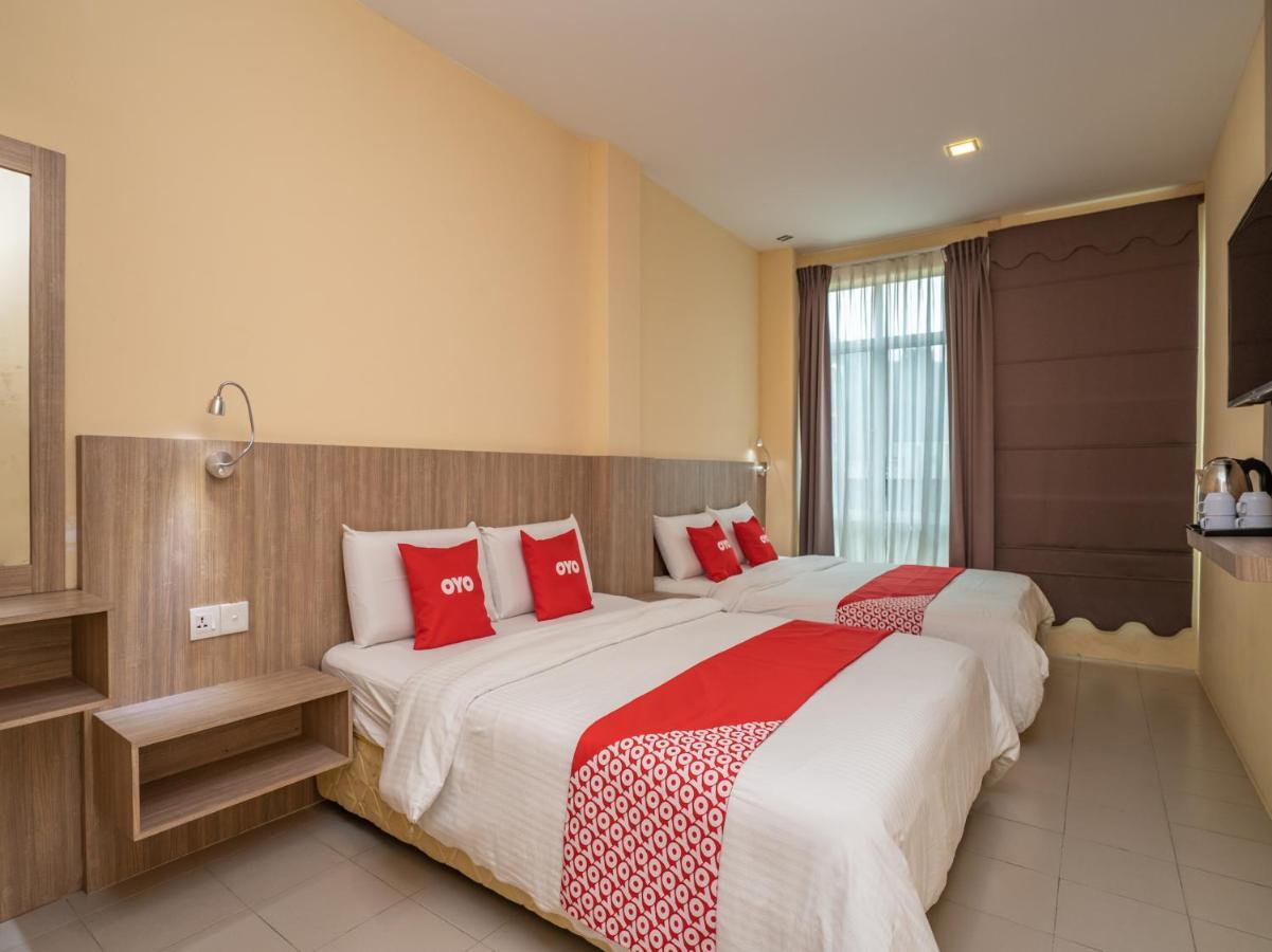Kampong Pasir Bogak Oyo 44078 The Island Hotel מראה חיצוני תמונה